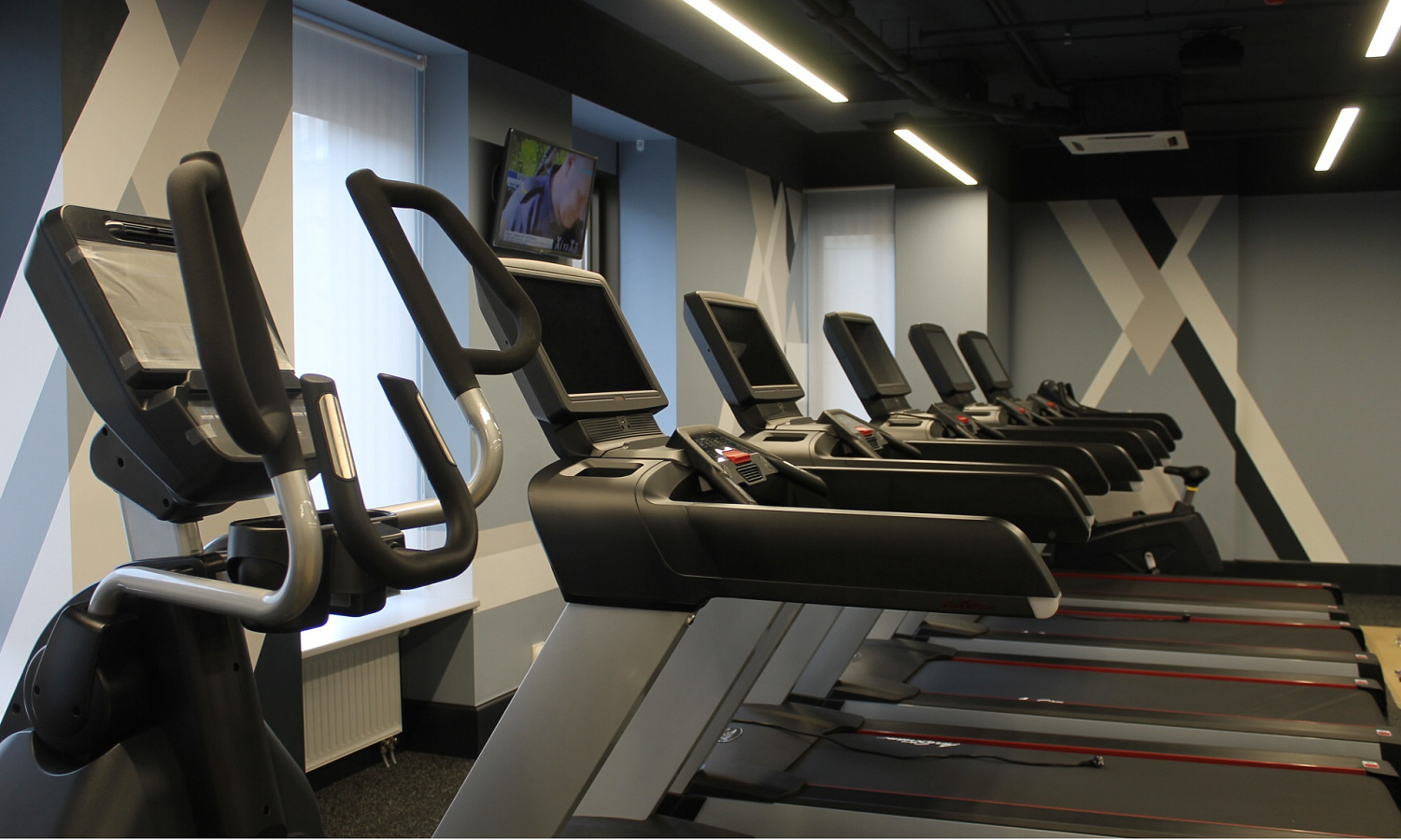 Пространство умного фитнеса Menorah Fitness Smart Space в уникальном сооружении Менора в Днепропетровске || Простір розумного фітнесу Menorah Fitness Smart Space в унікальній споруді Менора в Дніпропетровську