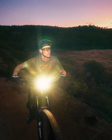 Фара Knog Blinder E 2300