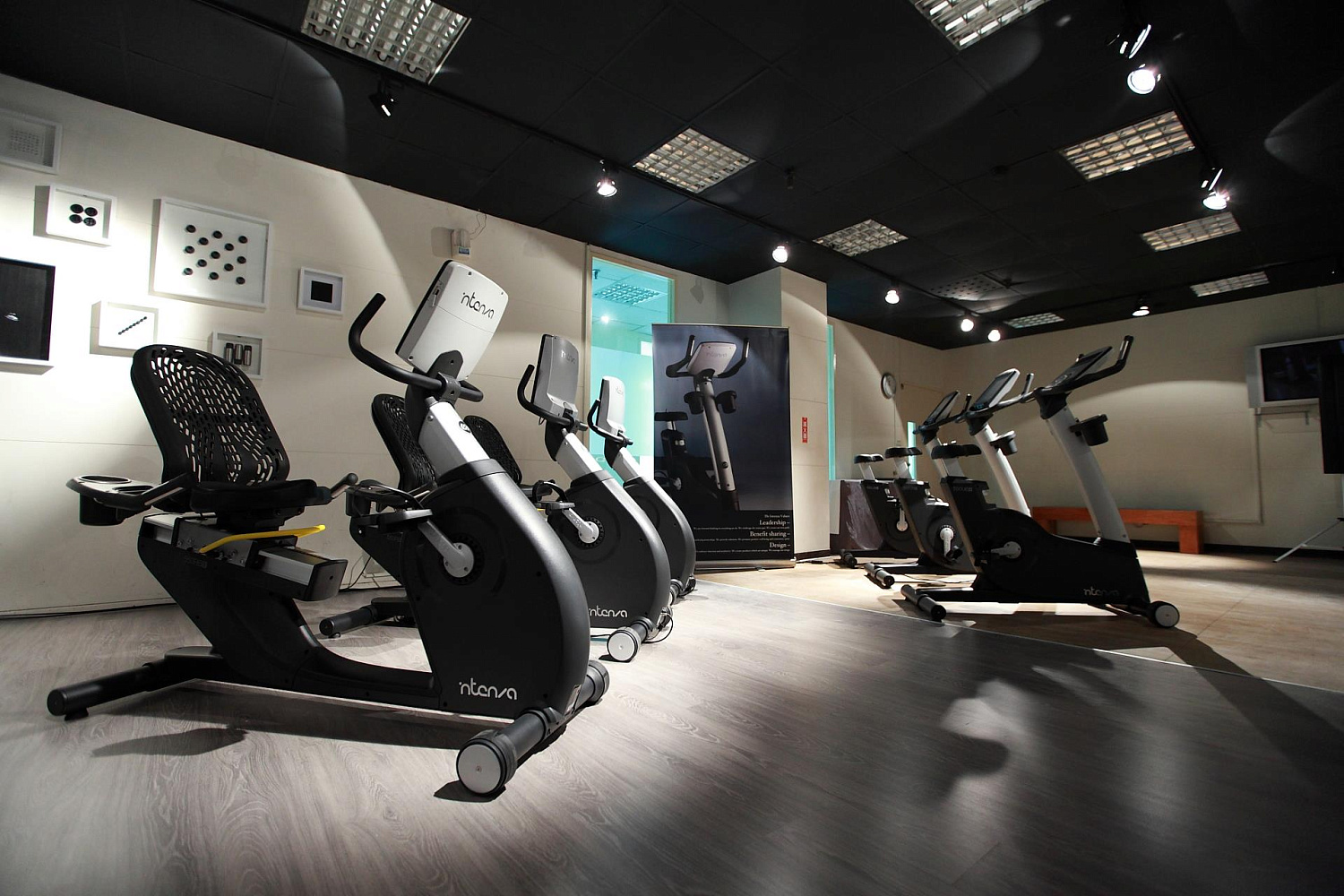 Тренажерный зал FavorytGym  в Житомире. Ничего лишнего - только спорт! || Тренажерний зал FavorytGym в Житомирі. Нічого зайвого - тільки спорт!