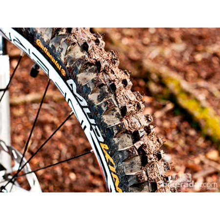 Покрышка Continental MudKing, 26"x2.30, 57-559, черная, не складная, BlackChili, Apex, Skin, 1100гр. || Покришка Continental MudKing, 26 " x2.30, 57-559, Чорна, не складна, BlackChili, Apex, Skin, 1100гр.