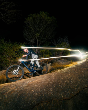 Фара Knog Blinder X 2300 + 10,000 mAh Battery || Фара Knog Blinder X 2300 + 10,000 mAh Battery