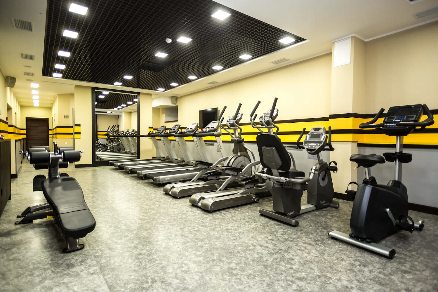 Тренажерный зал в отеле Варшавский - жемчужине города Сарны || Тренажерний зал в готелі Варшавський - перлині міста Сарни