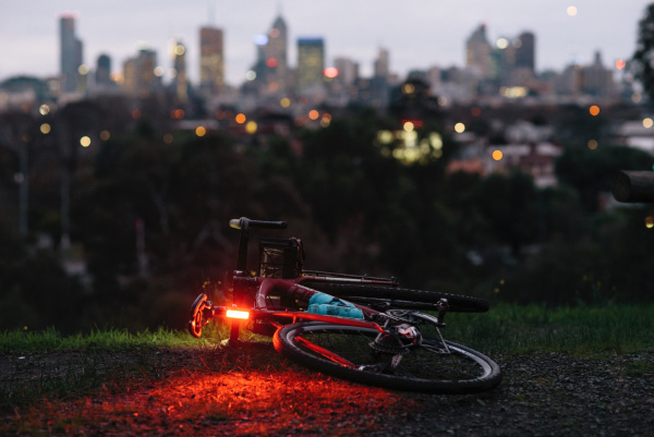 Мигалка задня Knog Blinder Mob V Mr Chips 44 Lumens Black