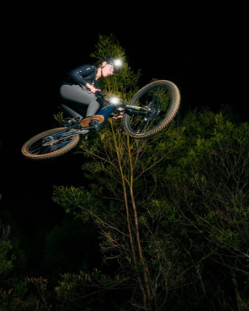 Фара Knog Blinder X 2300 + 10,000 mAh Battery || Фара Knog Blinder X 2300 + 10,000 mAh Battery
