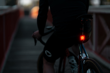 Мигалка задня Knog Blinder Skull Array Rear 100 Lumens