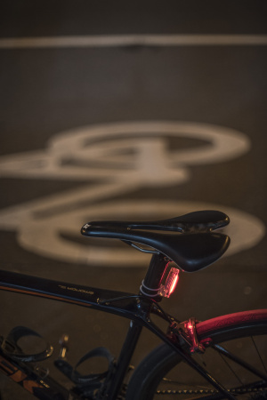 Мигалка передня Knog Plus Front 40 Lumens Black