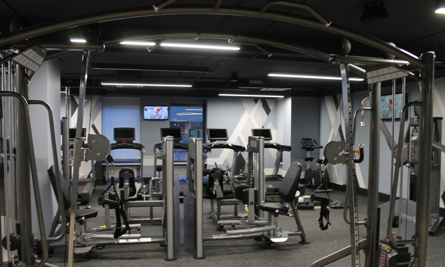 Пространство умного фитнеса Menorah Fitness Smart Space в уникальном сооружении Менора в Днепропетровске || Простір розумного фітнесу Menorah Fitness Smart Space в унікальній споруді Менора в Дніпропетровську